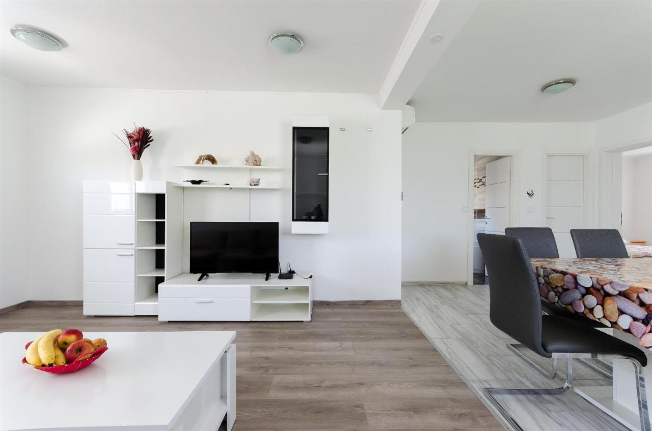 Apartments Ester Lopar Dış mekan fotoğraf